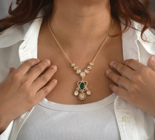 How to Choose the Perfect Moissanite Necklace for Your Budget